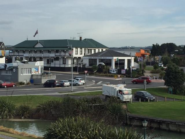 The Kentish Hotel Waiuku Kültér fotó